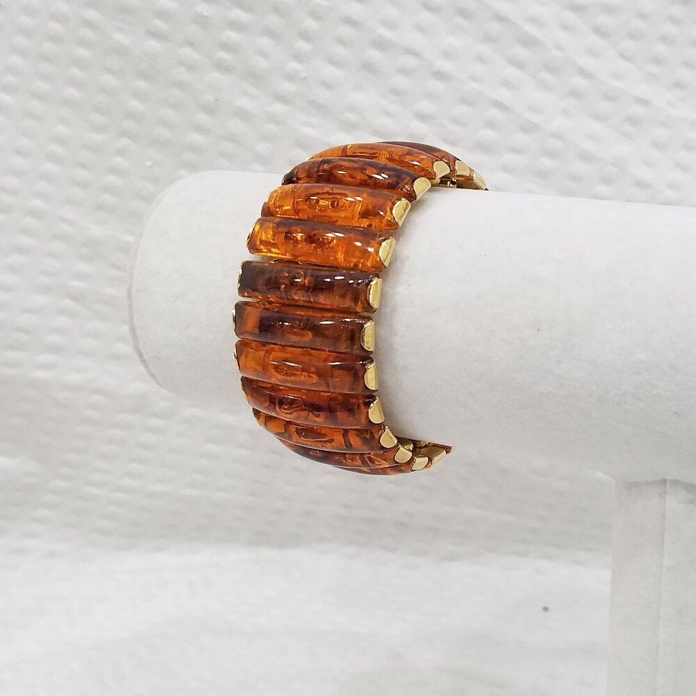 Vintage Mid Century Amber Cognac Lucite Expandable Gold Tone Band Domed Bracelet - Picture 6 of 6